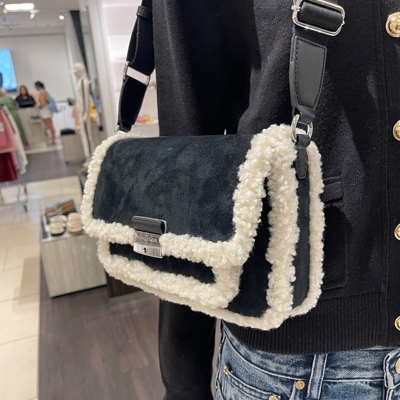 MICHAEL KORS Bradshaw Medium Suede and Faux Shearling Messenger Bag
Black 
NWT - Picture 11 of 16